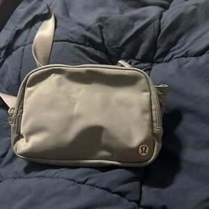 Lululemon belt bag large 2L color silver drop